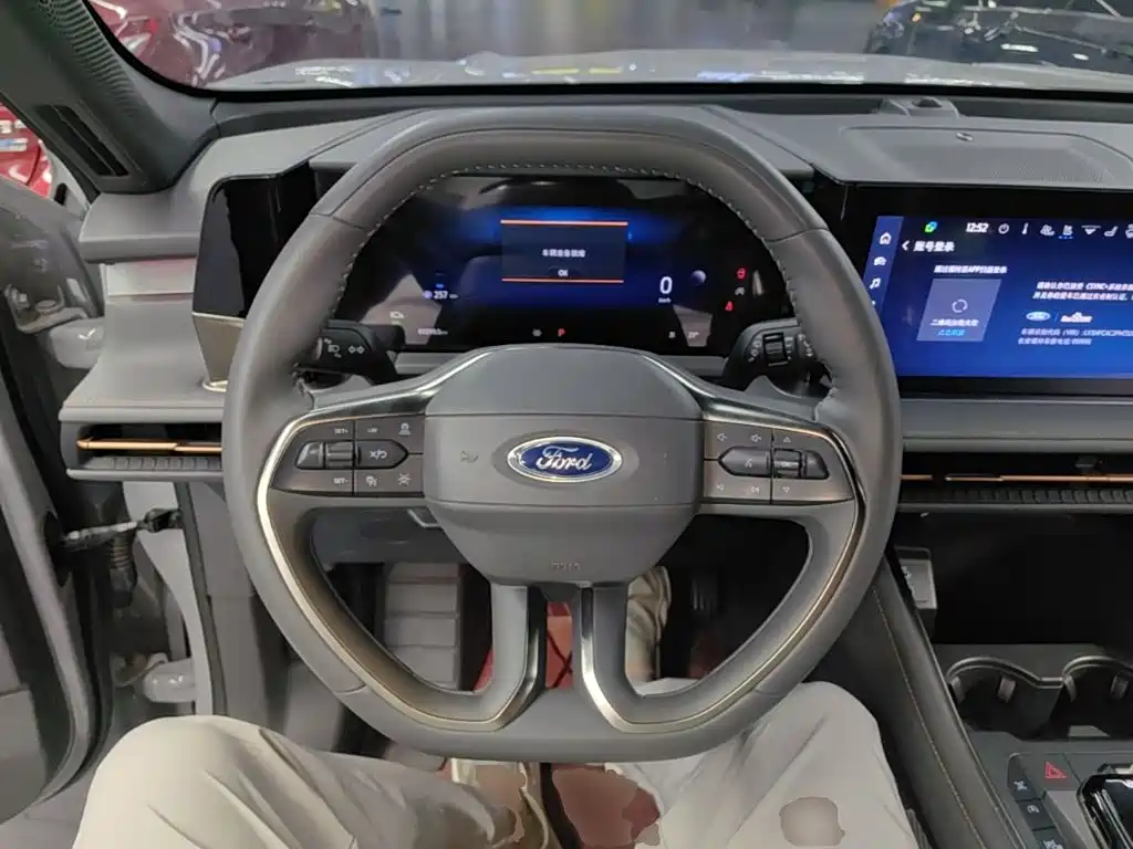 Фото 11 - Ford Edge
