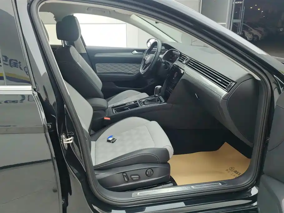Volkswagen Magotan 2023 2 Million Units Anniversary Edition 330TSI DSG Leading Type фото 8