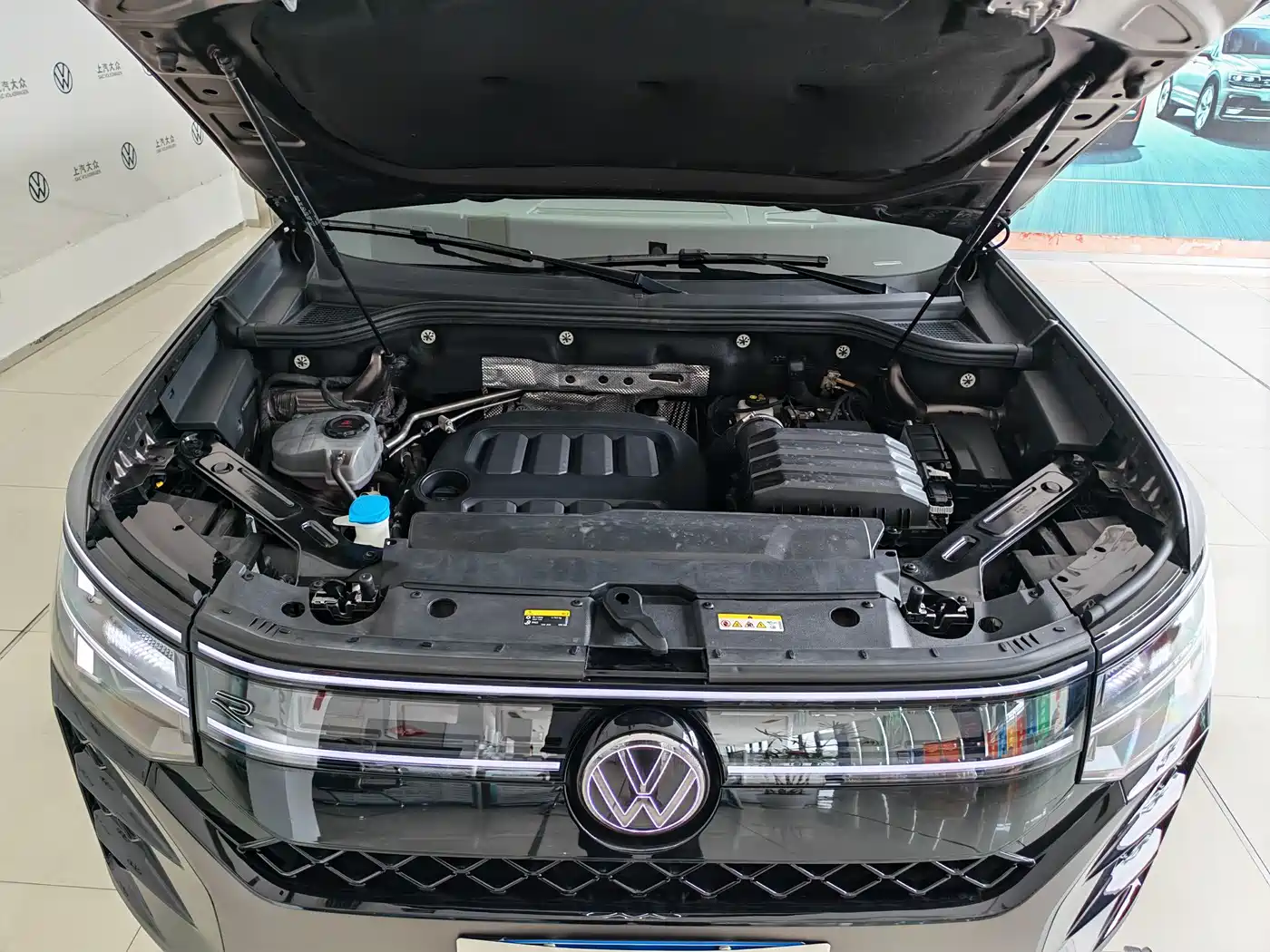 Volkswagen Teramont 2025 Teramont Pro 450TSI 4WD Summit Edition фото 4