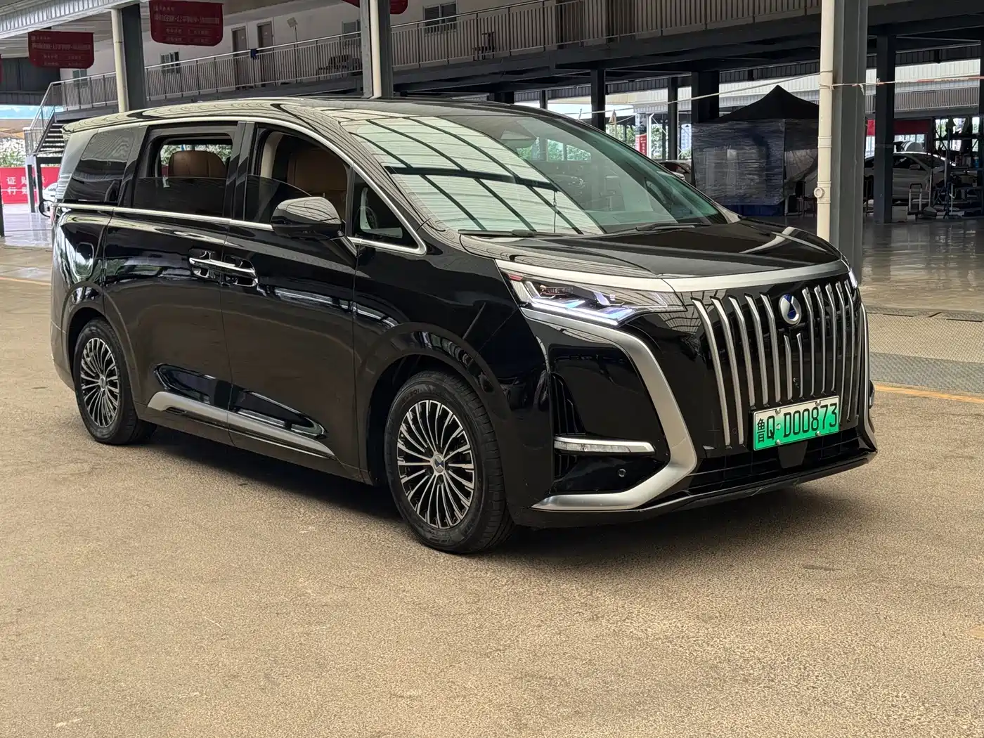 Denza D9 2023 2022 EV 600 4WD Prestige Model