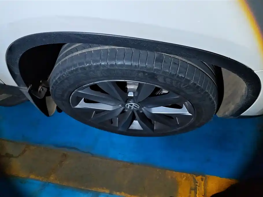 Volkswagen Tiguan 2015 1.8TSI Automatic 2WD Trendline фото 6