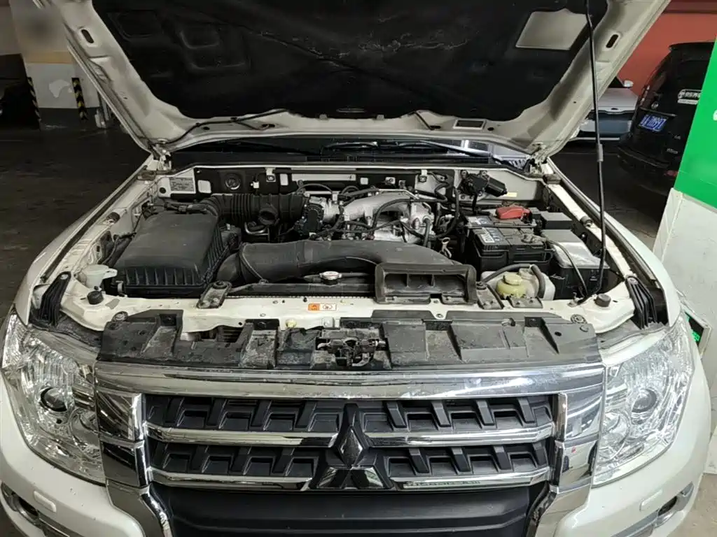 Mitsubishi Pajero (Import) 2016 3.0L Automatic Standard (China IV) фото 20