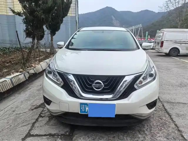 NISSAN LOULAN