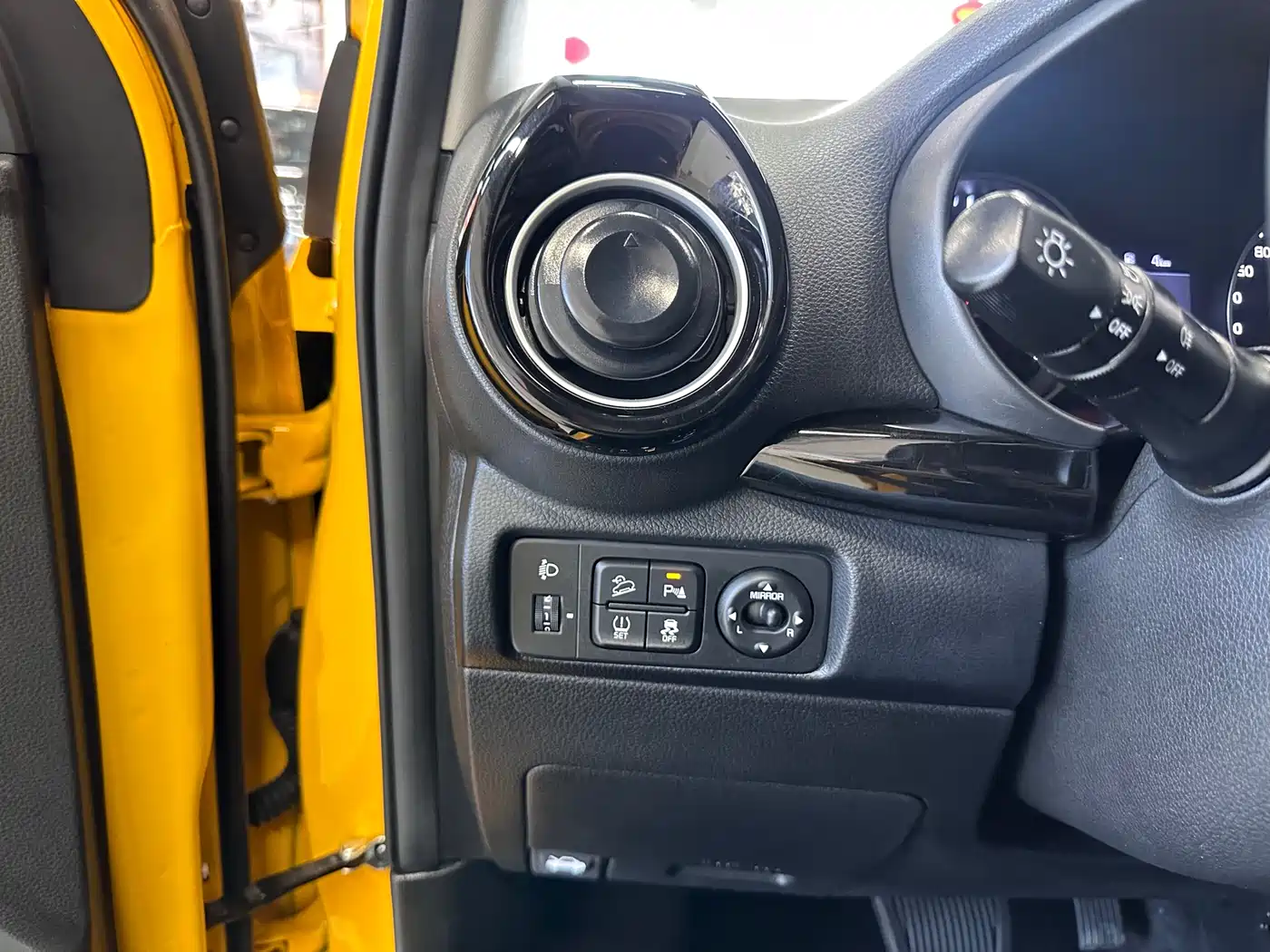 Kia KX1 2021 1.4L CVT Sunroof Version фото 8