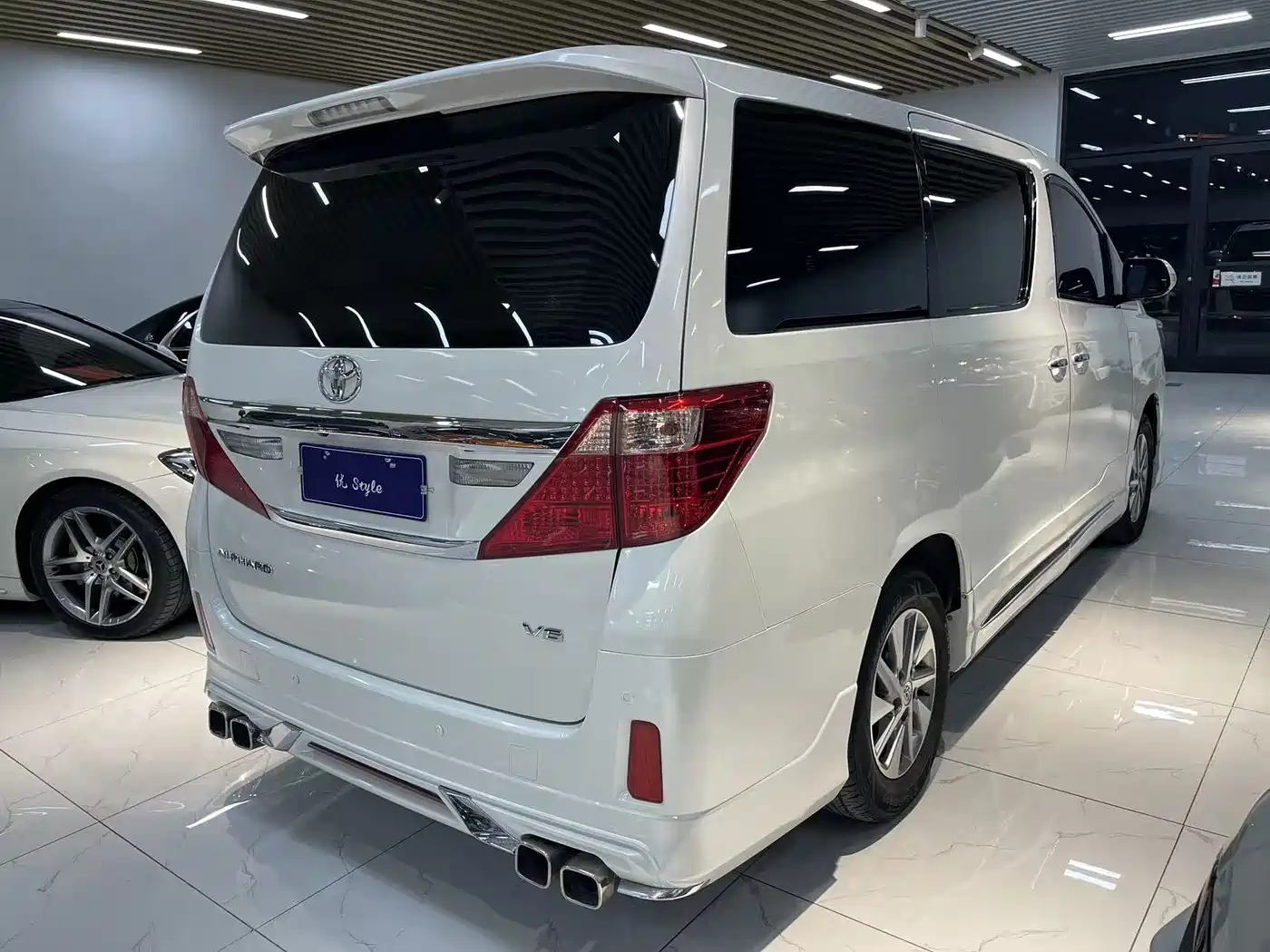 Toyota Alphard 2012 3.5L Luxury Edition фото 4