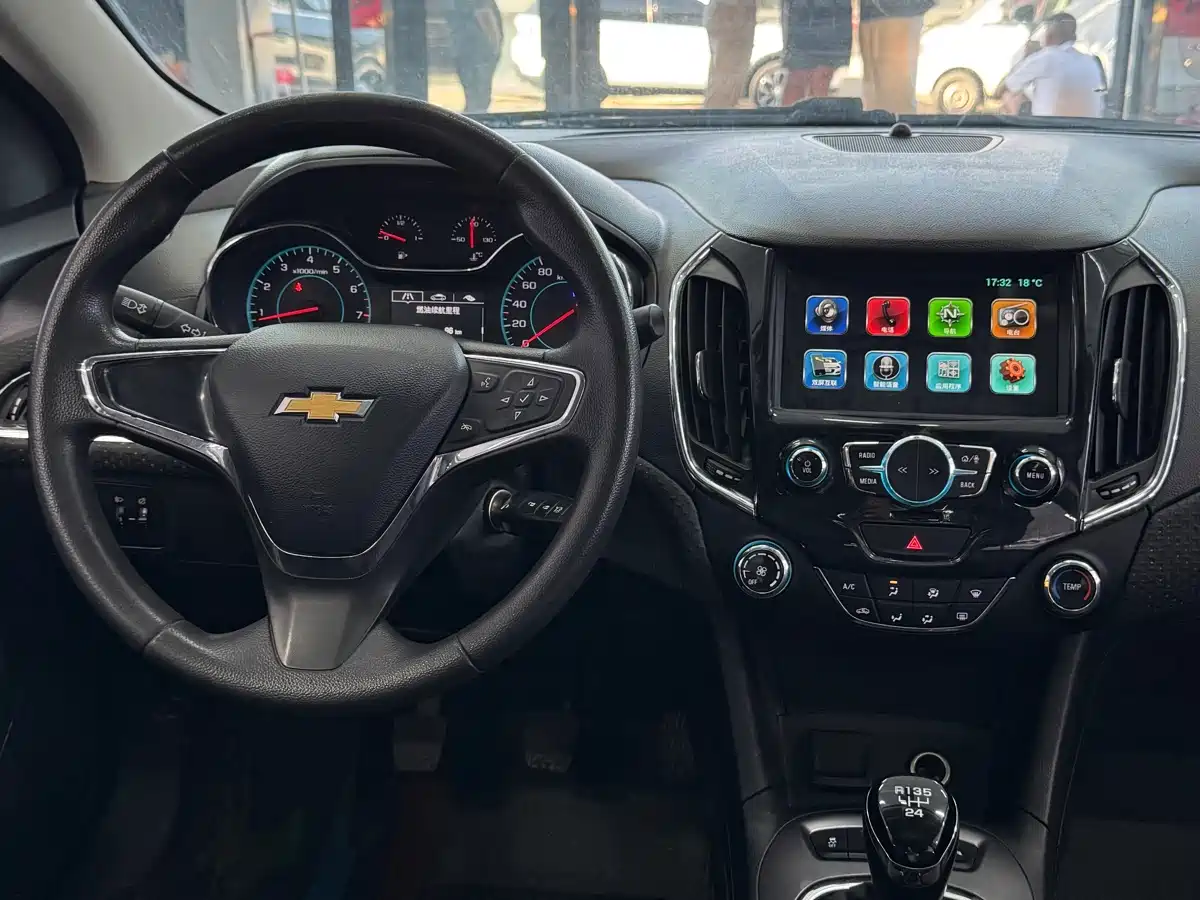 Chevrolet Cruze 2015 1.5L Manual Elite Edition фото 18