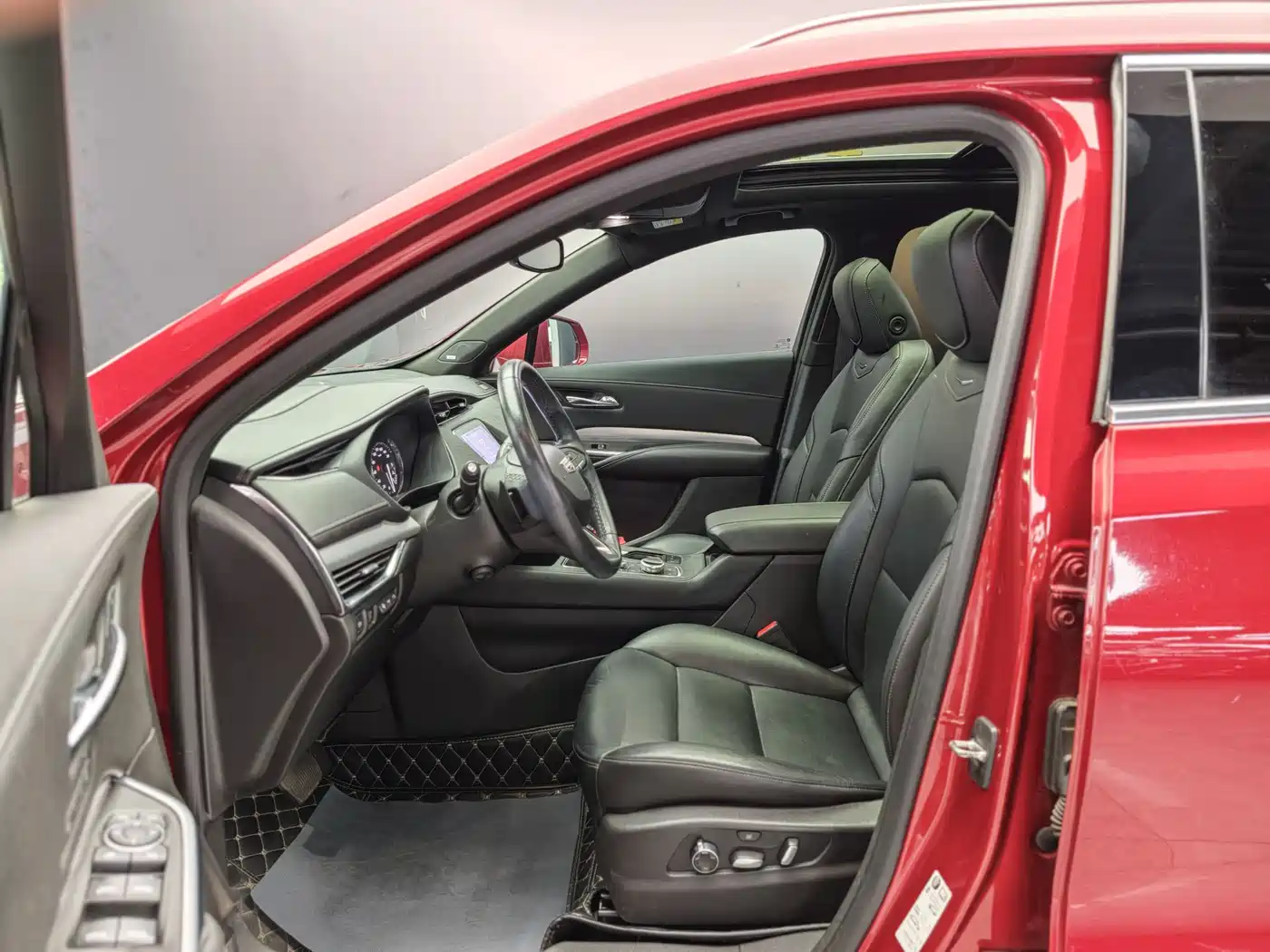 Cadillac XT4 2020 28T AWD Platinum Edition фото 3