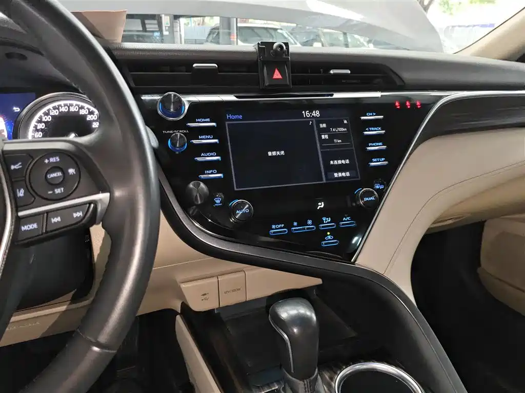 Toyota Camry 2018 2.5G Luxury Edition фото 13
