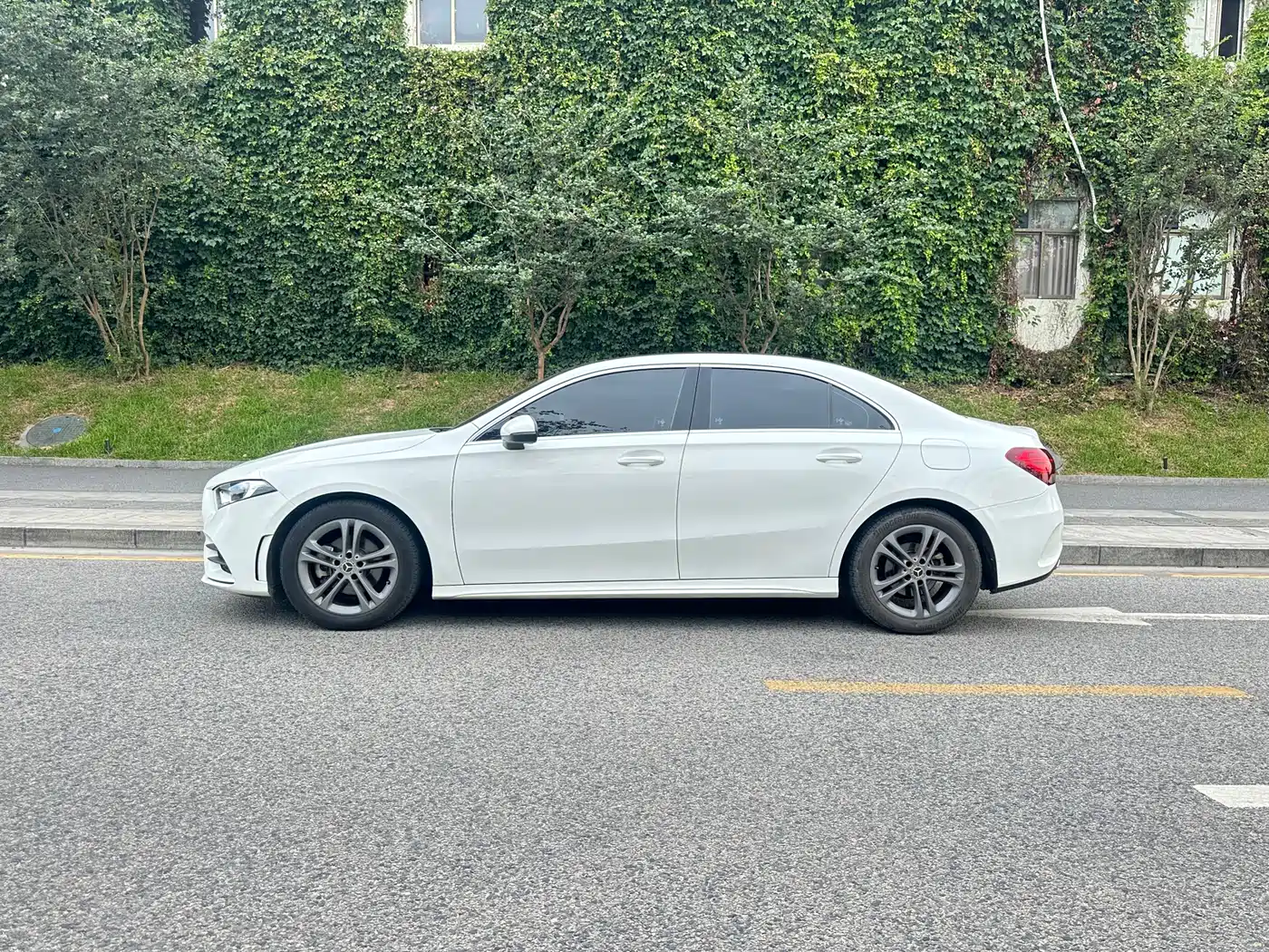 Mercedes-Benz A-Class 2022 A 180 L фото 3