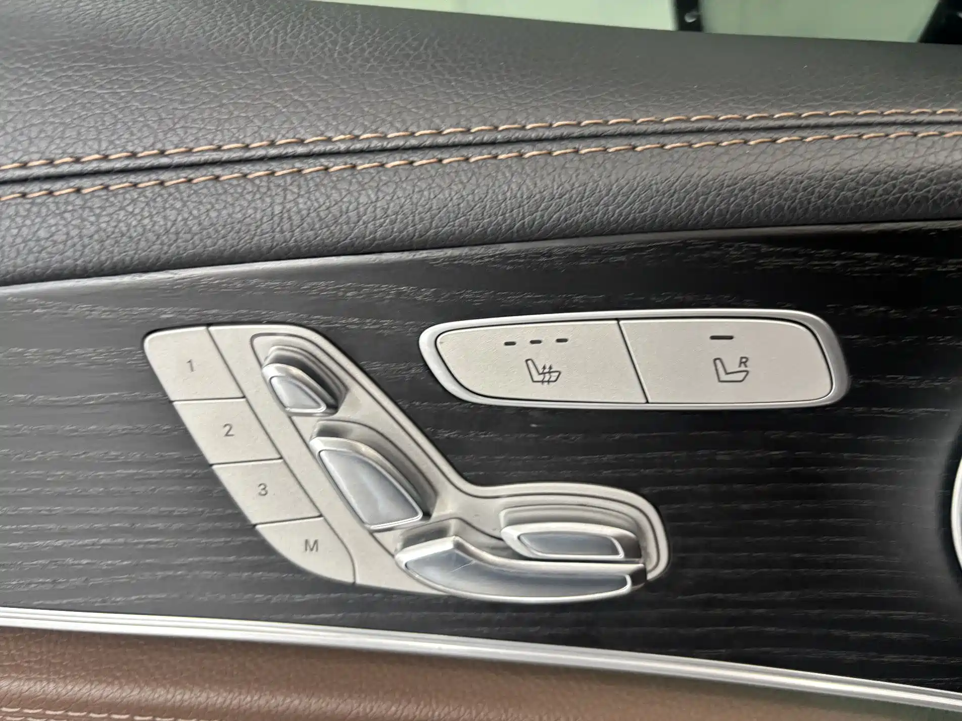 صورة 12 - Mercedes-Benz E-Class