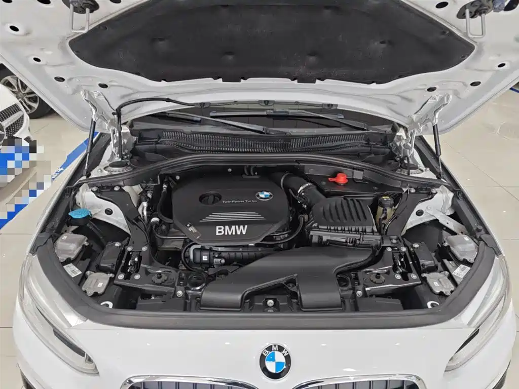 BMW 1 Series 2018 118i Sport Edition фото 20