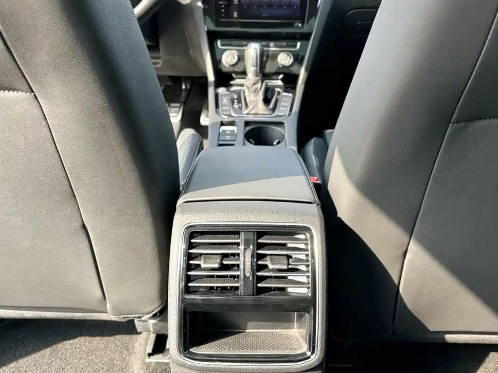 Volkswagen Magotan 2024 2 Million Units Public Sharing Edition 280TSI DSG Comfort фото 20