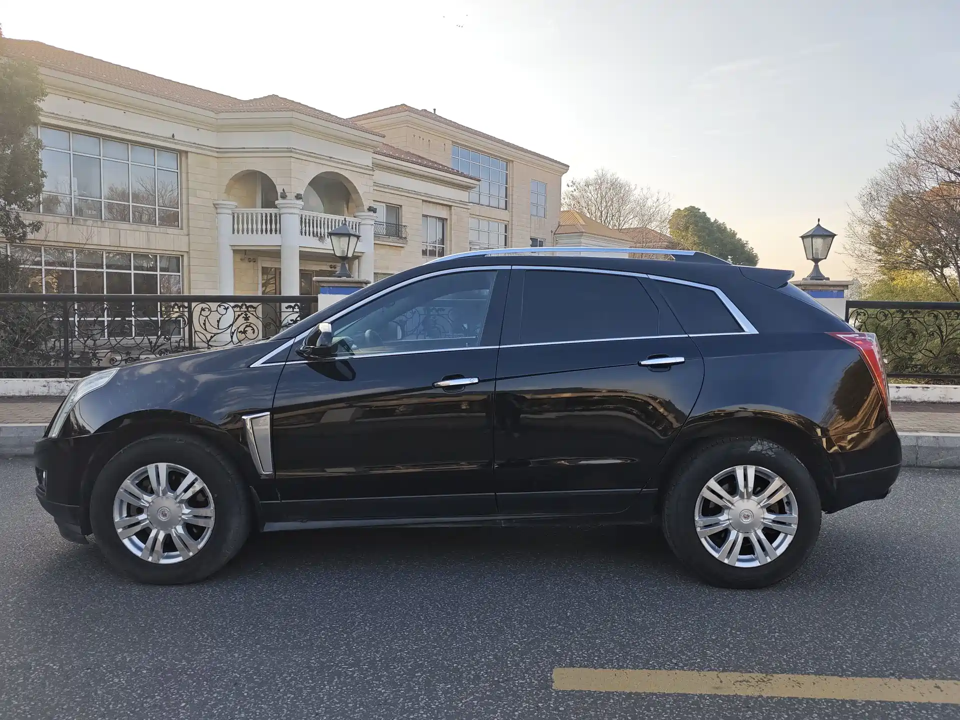 Фото 4 - Cadillac SRX