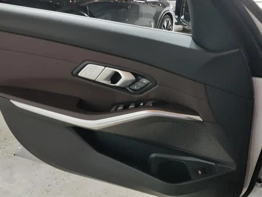 BMW 3 Series 2022 325Li M Sport Package фото 7