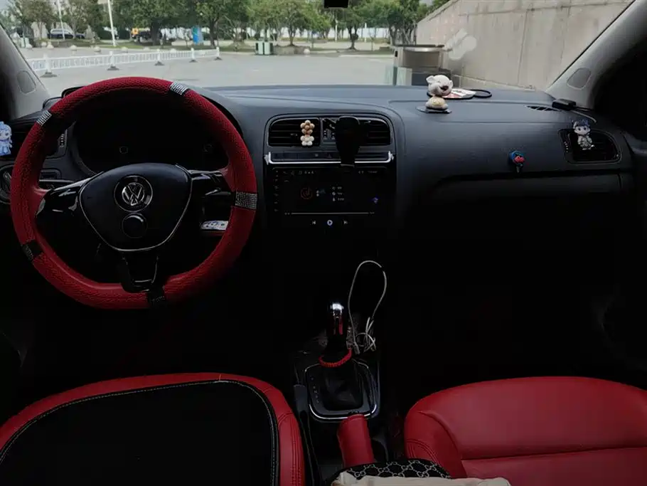 Volkswagen Polo 2016 1.4L Automatic Trend фото 12