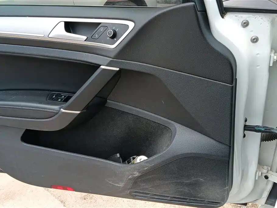 Volkswagen Golf 2020 Beloved Edition 280TSI DSG Comfort фото 7