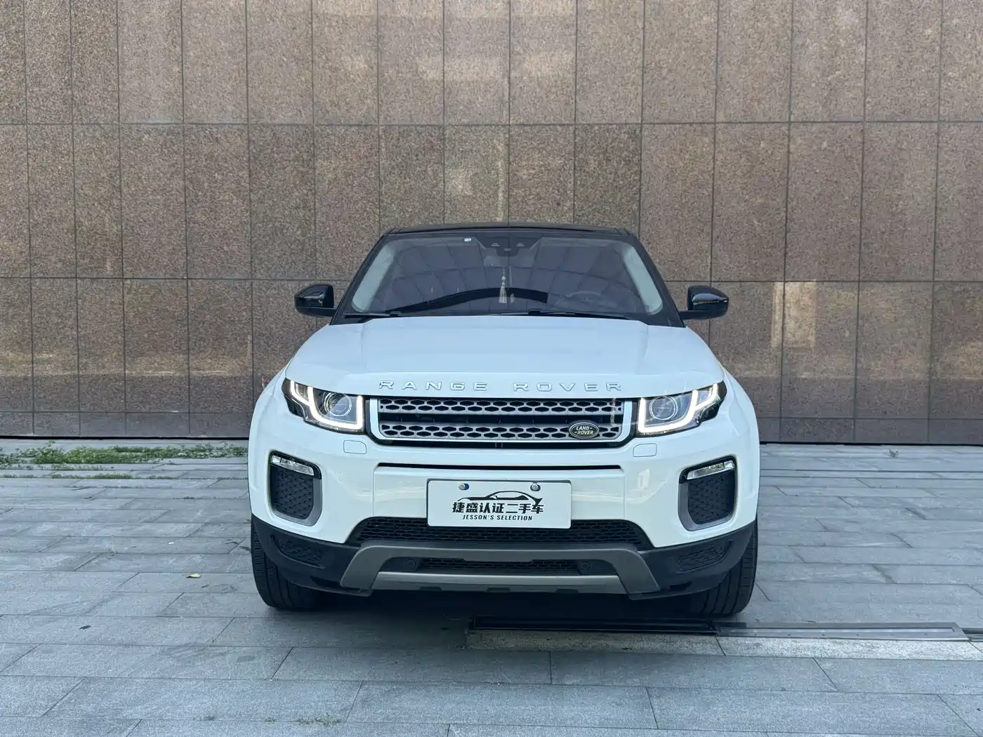 Land Rover Range Rover Evoque 2017 2.0T SE Smart Shine Edition фото 2