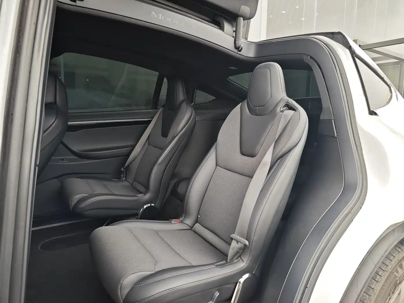 TESLA MODEL X