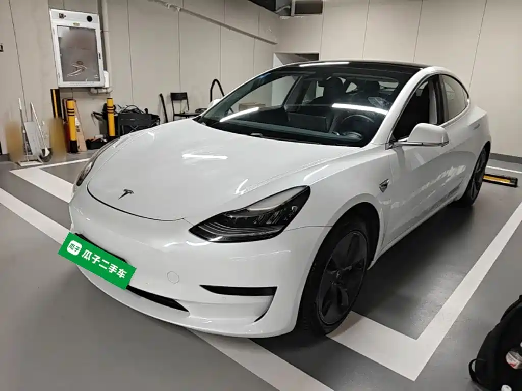 Фото 2 - Tesla Model 3