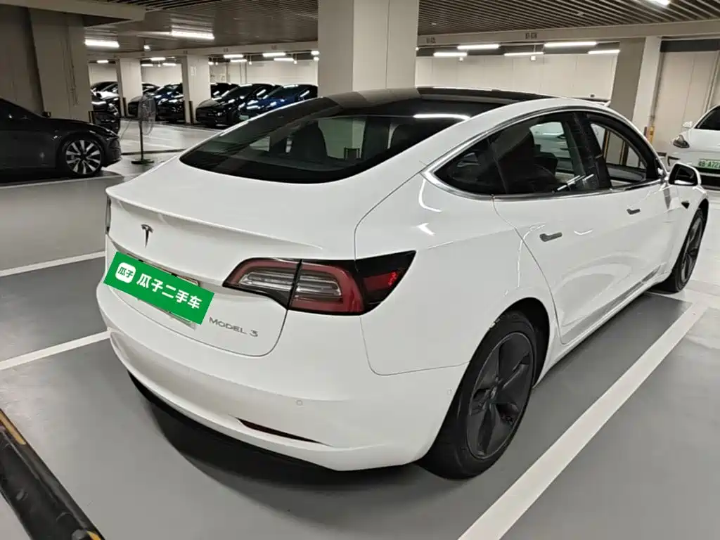 Фото 7 - Tesla Model 3