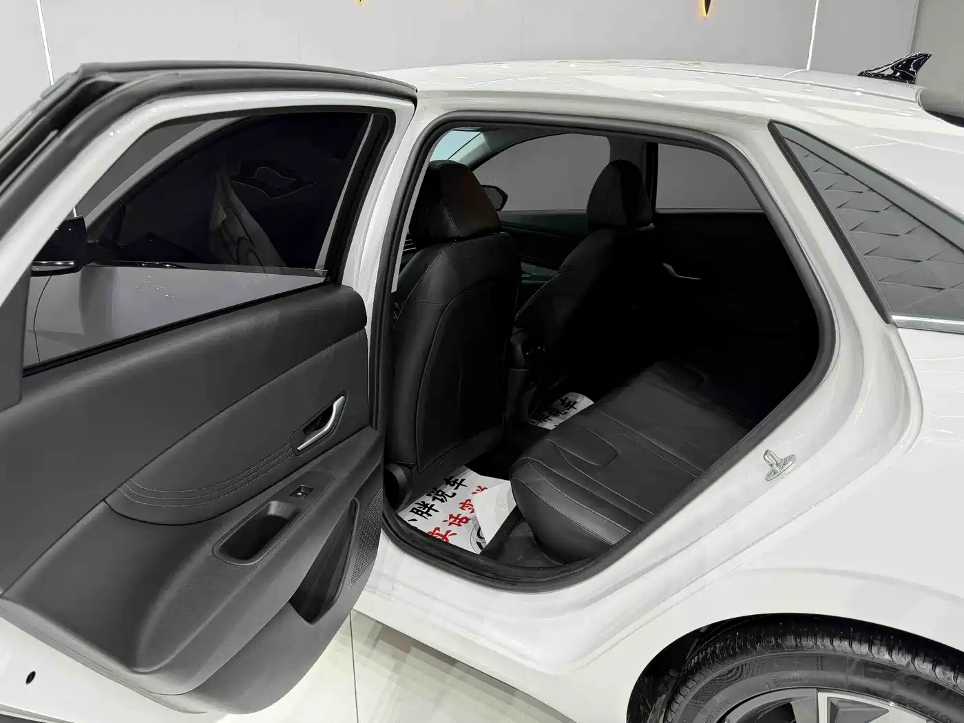 Hyundai Elantra 2023 Model 1.5L CVT LUX Premium Edition фото 15