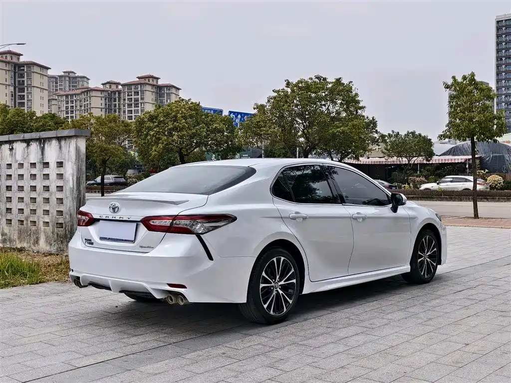Toyota Camry 2018 2.5S Trend Edition фото 11