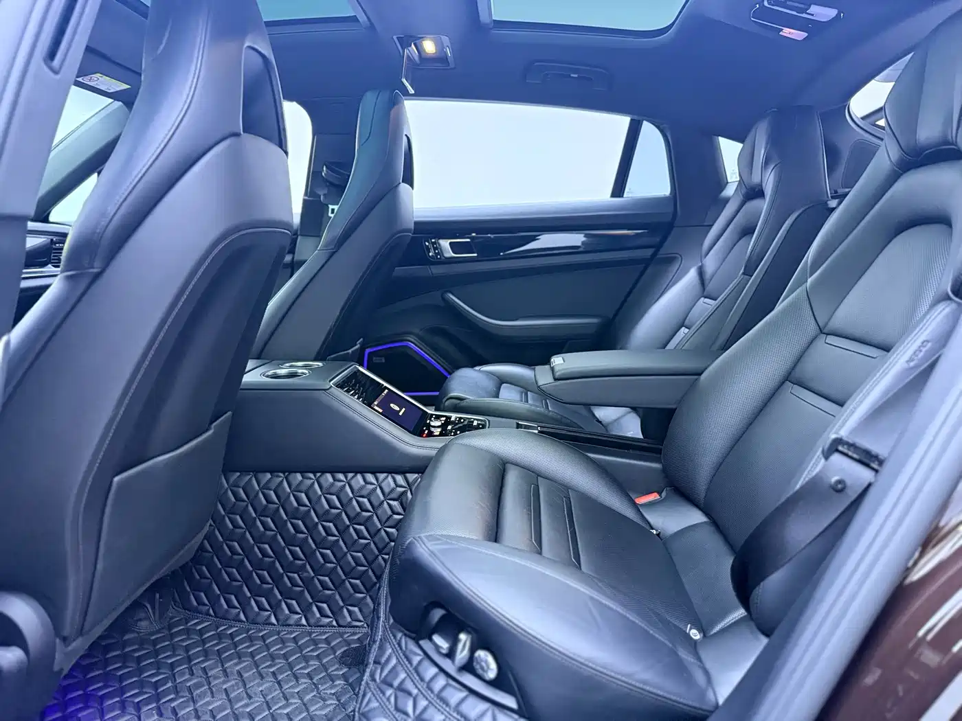 Porsche Panamera 2017 Panamera 4 Executive Long Wheelbase 3.0T фото 18