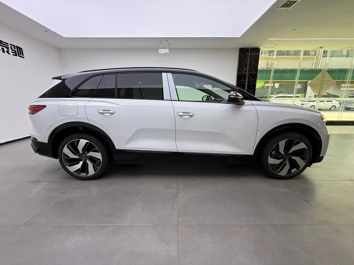 Audi Q5 e-tron 2024 50 e-tron quattro Glory Edition Mech Package фото 6