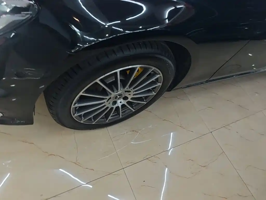 Фото 23 - Mercedes-Benz E-Class