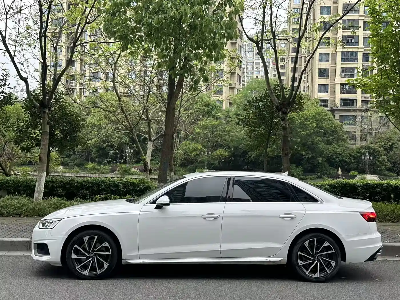 Audi A4L 2022 40 TFSI Fashion Elegance фото 4
