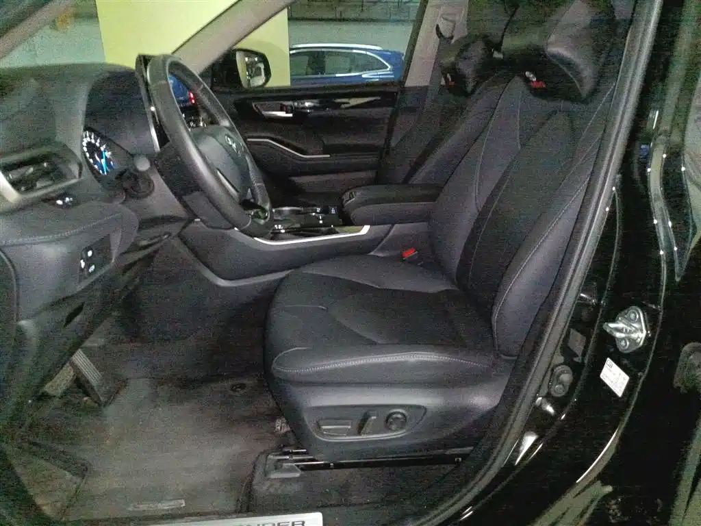 Toyota Highlander 2023 2.5L Smart Hybrid Dual Engine AWD Premium 7-Seater фото 12