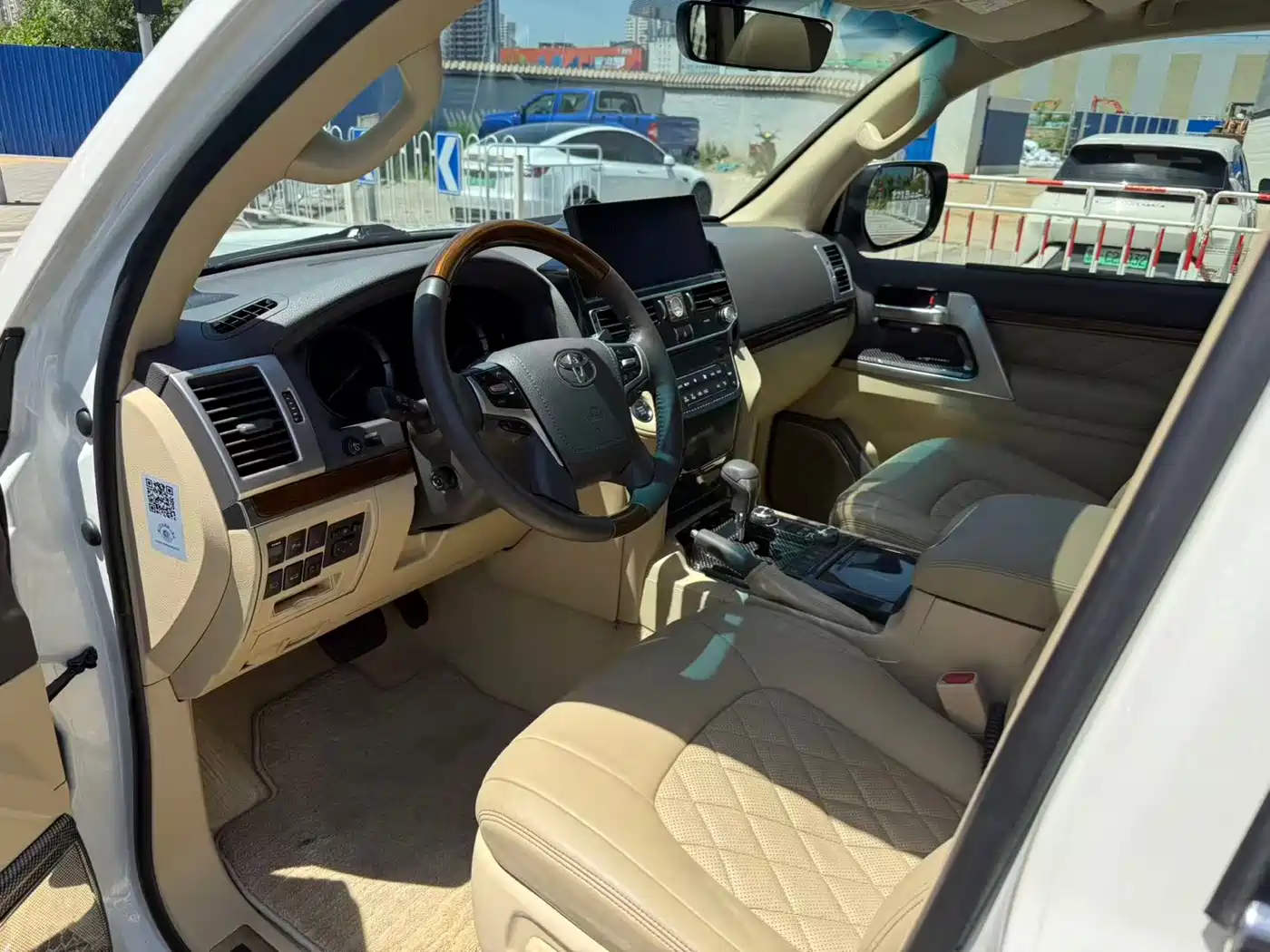 Toyota Land Cruiser (Import) 2015 4.6L V8 Middle East Limited Edition фото 5