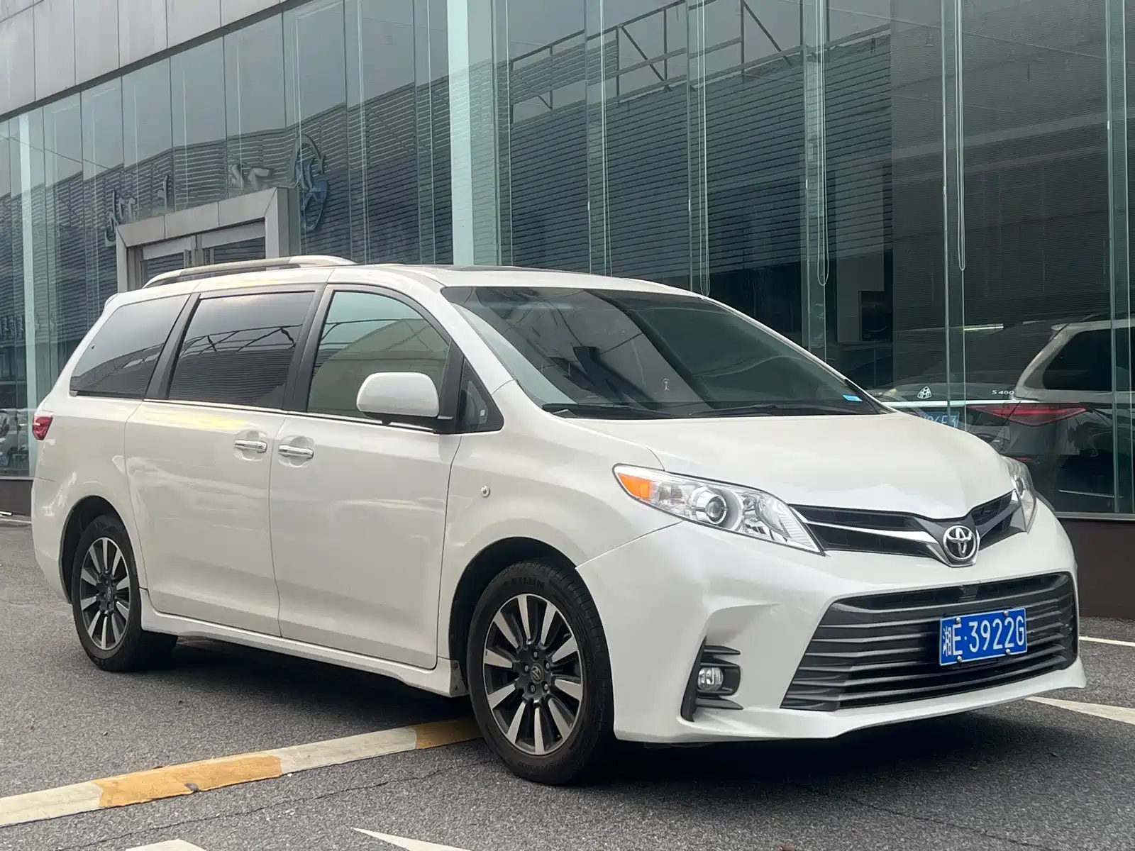 Photo 3 - Toyota Sienna
