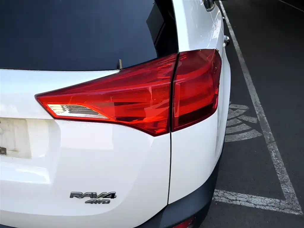 Toyota RAV4 Rongfang 2013 2.5L Auto 4WD Elite фото 8