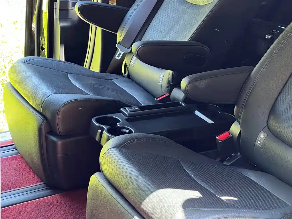 Toyota Sienna 2021 2.5L Hybrid Premium Edition фото 14