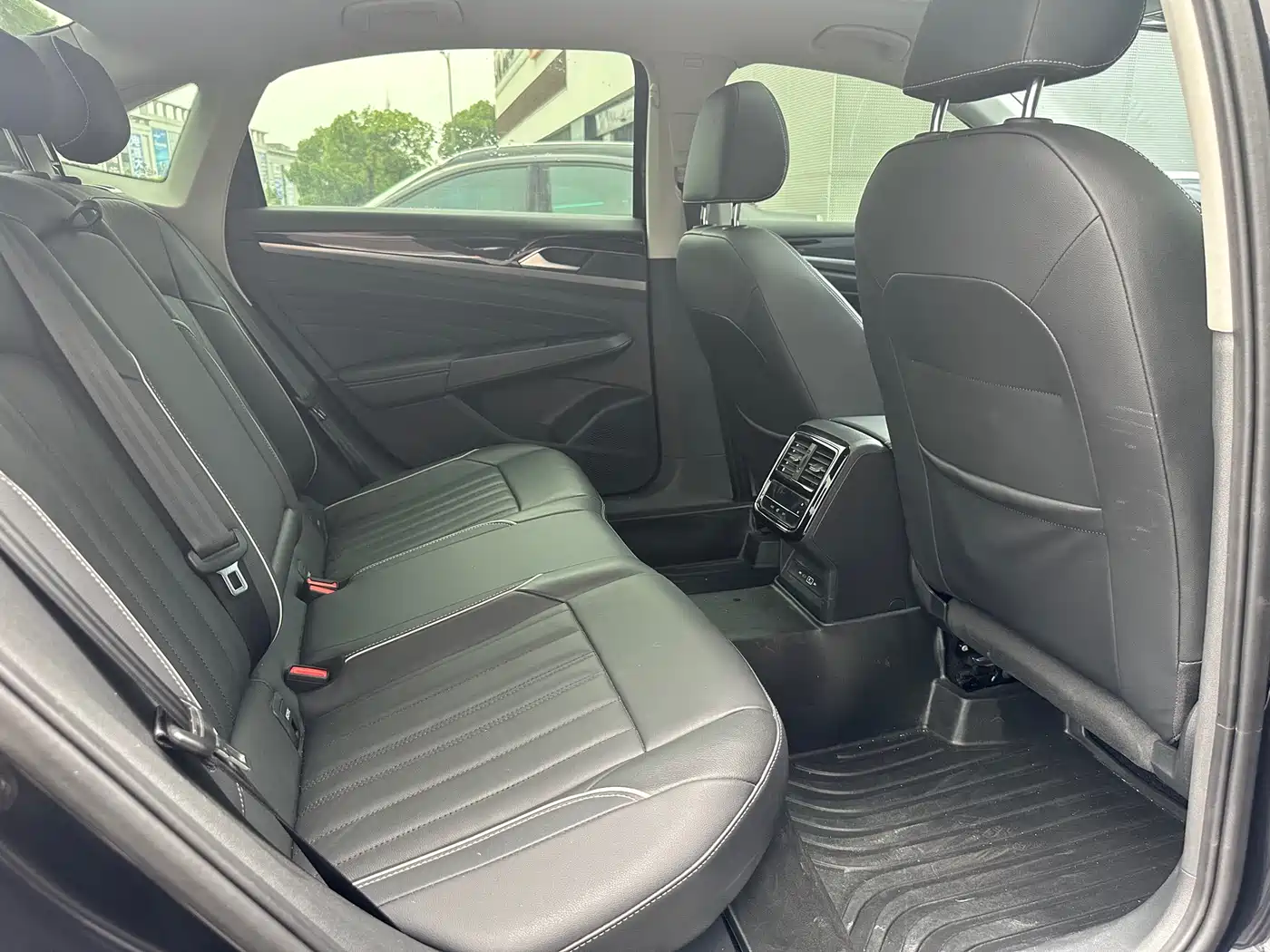 Volkswagen Passat 2023 Facelift 280TSI Starlight Elite Edition фото 8