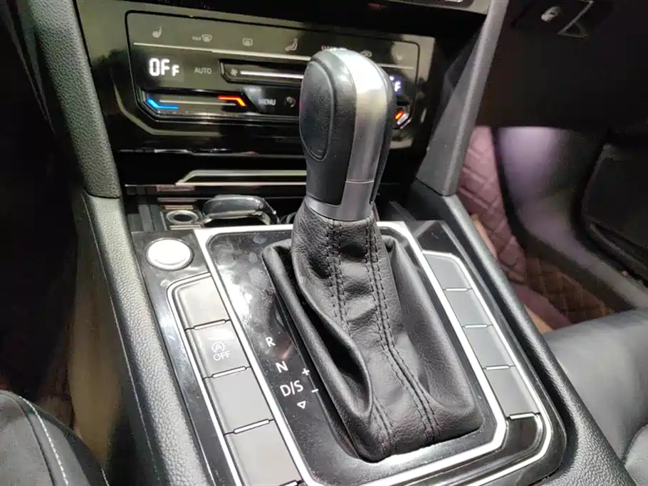 Volkswagen Magotan 2020 330TSI DSG Leading фото 16