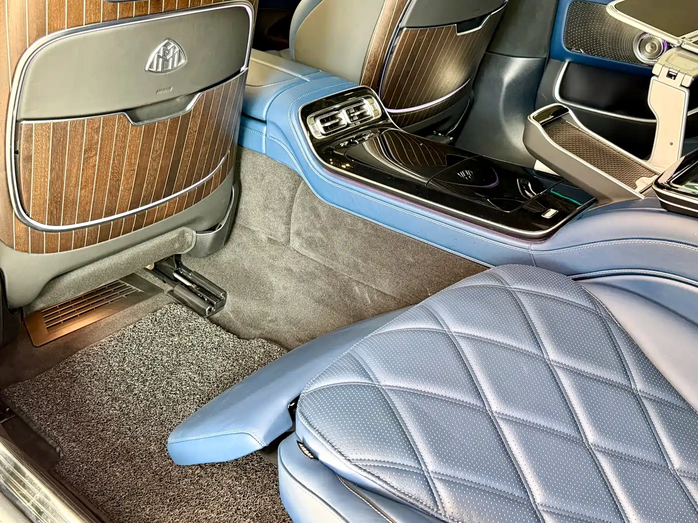 Mercedes-Benz Maybach S-Class 2022 S 680 4MATIC Craftsmanship Limited Launch Edition фото 34