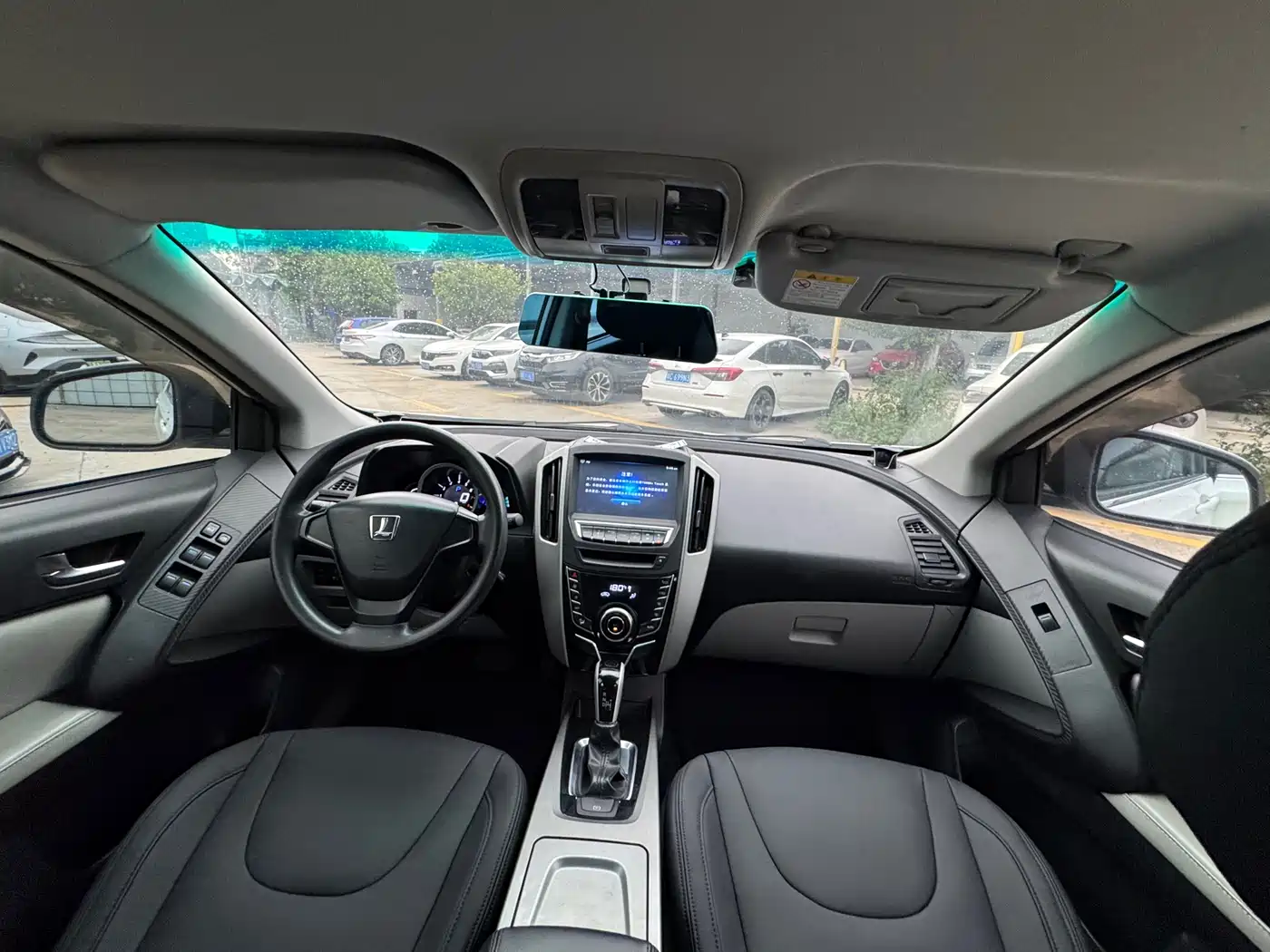 Photo 6 - Luxgen U6 SUV