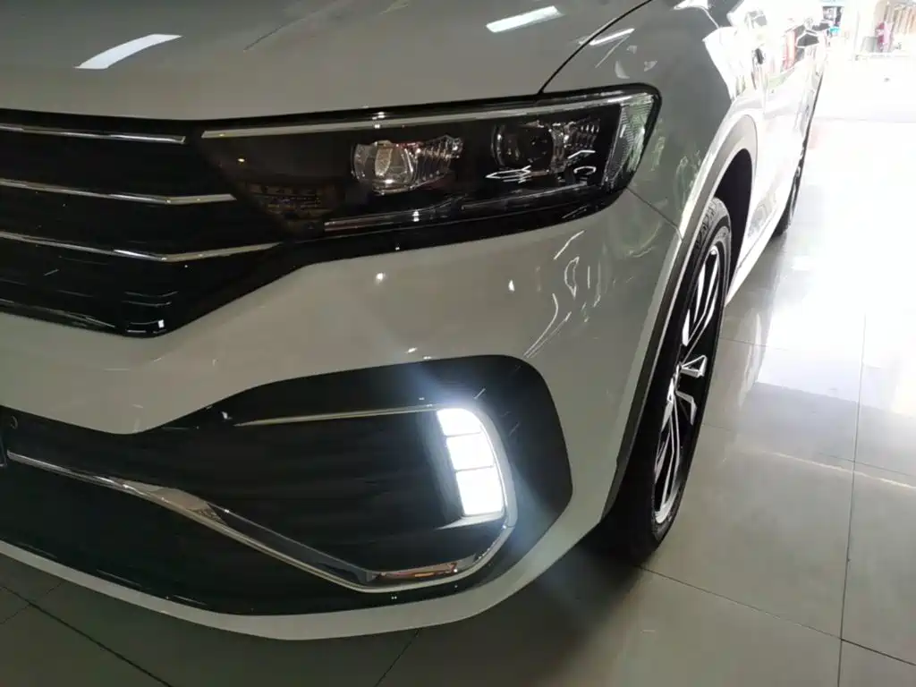 Фото 24 - Volkswagen T-ROC