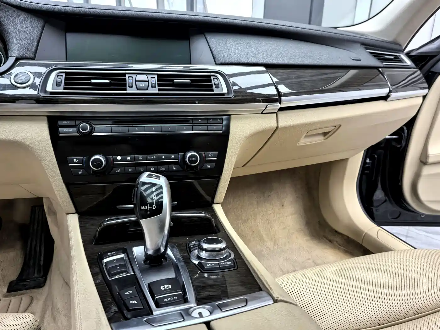 BMW 7 Series 2009 730Li Luxury фото 8