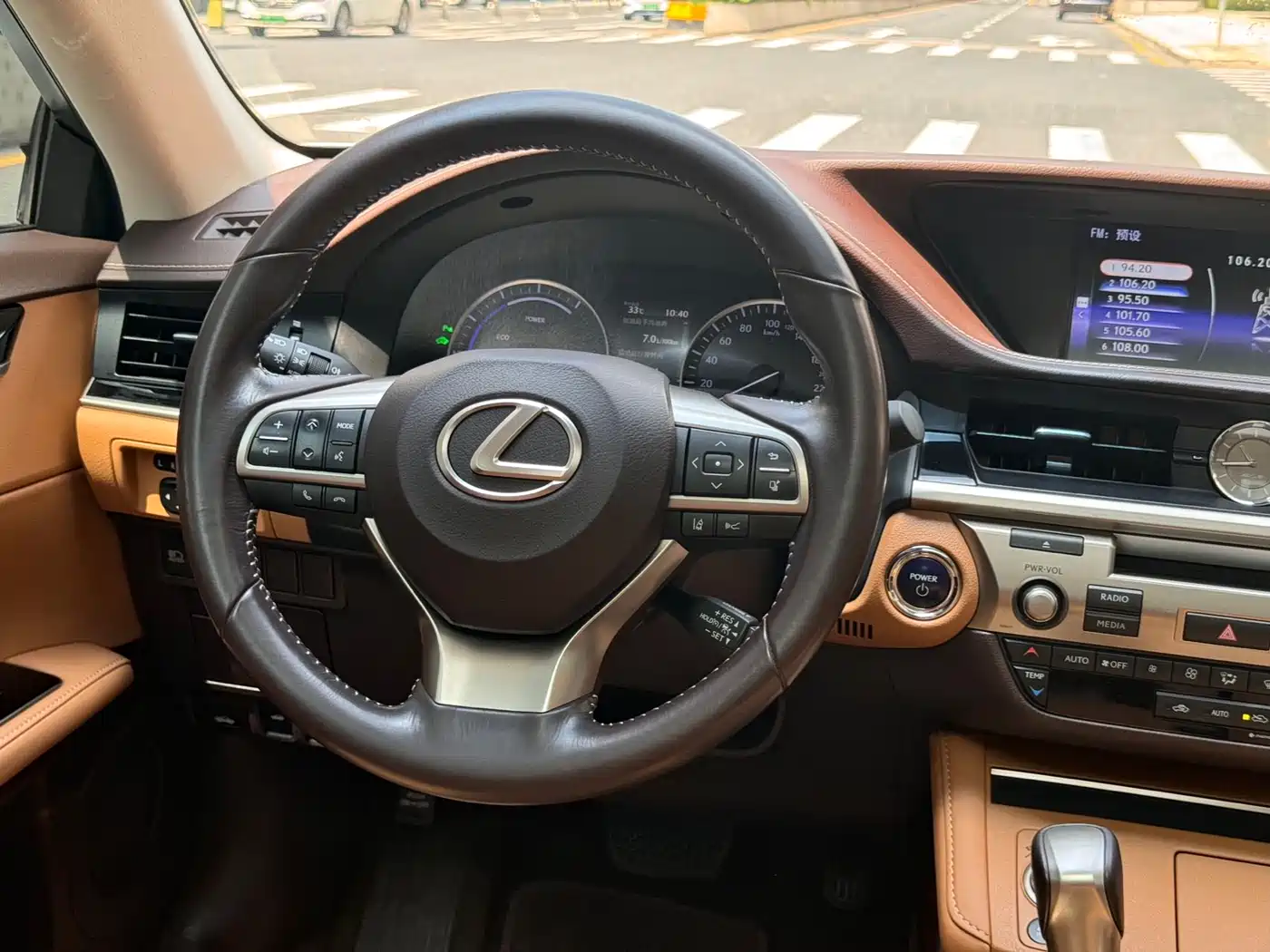 Lexus ES 2017 300h Mark Levinson Comfort Edition фото 9
