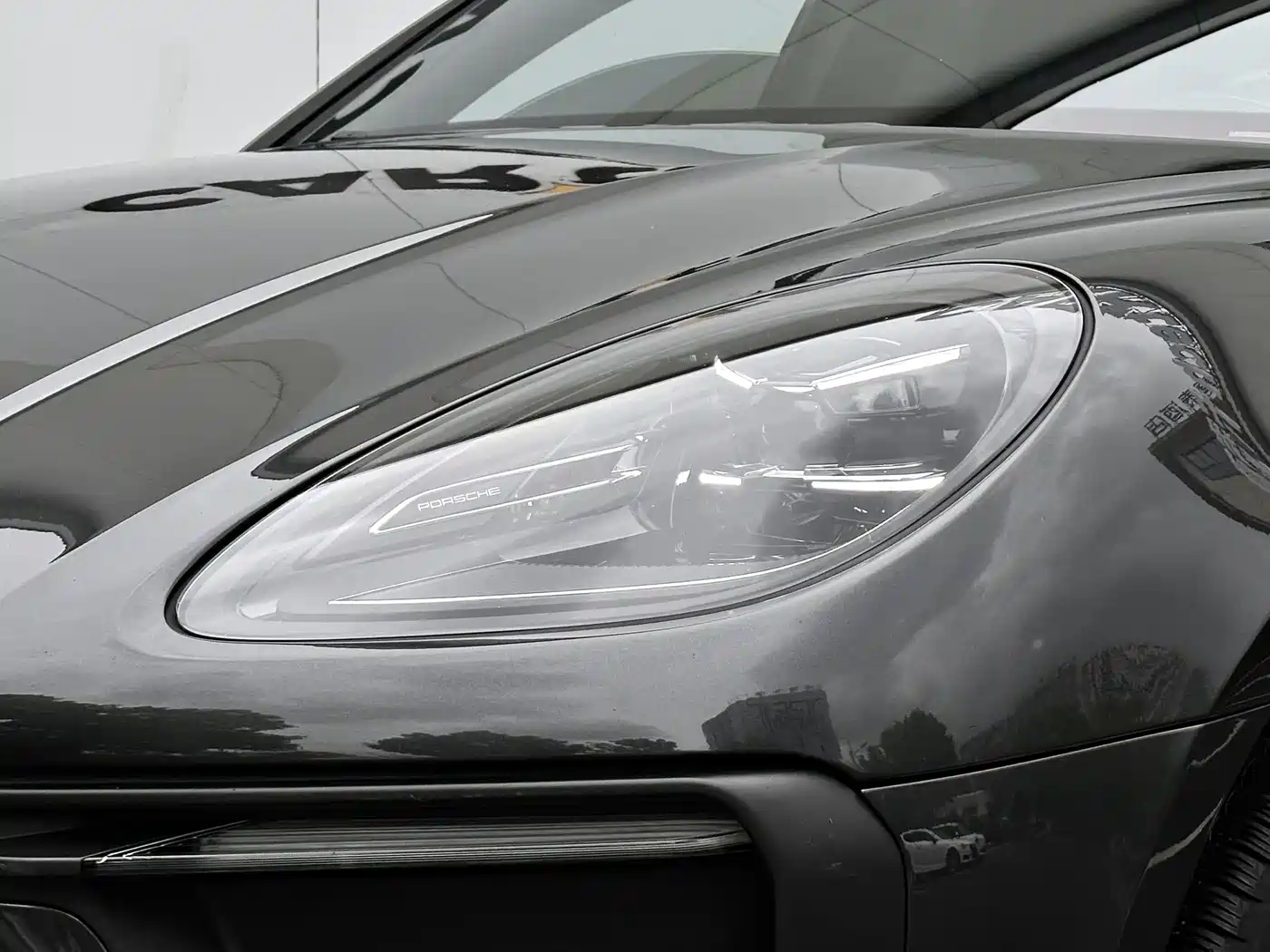 PORSCHE MACAN