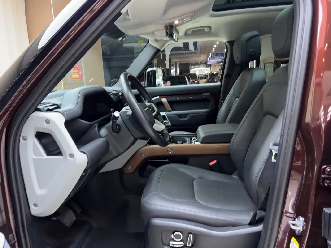 Land Rover Defender 2023 Model Year 130 3.0T P400 HSE фото 8