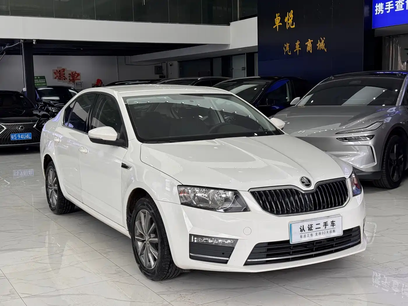 Škoda Octavia 2017 1.6L Automatic Pioneer Edition фото 3