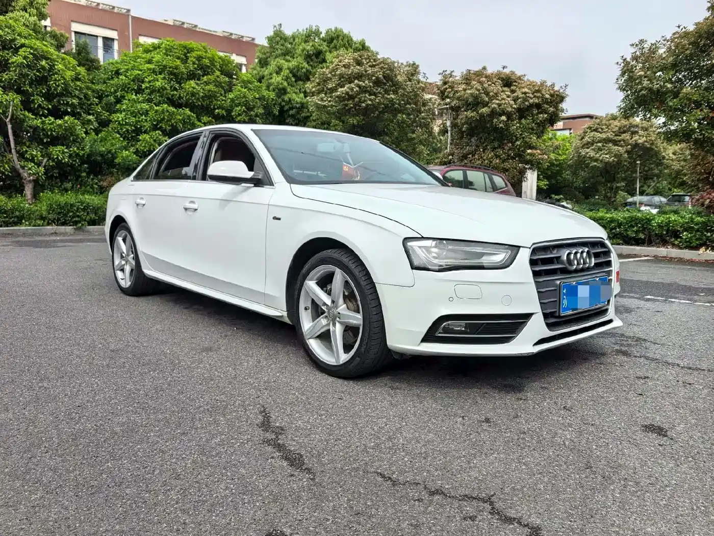 Audi A4L 2015 35 TFSI Auto Luxury фото 2
