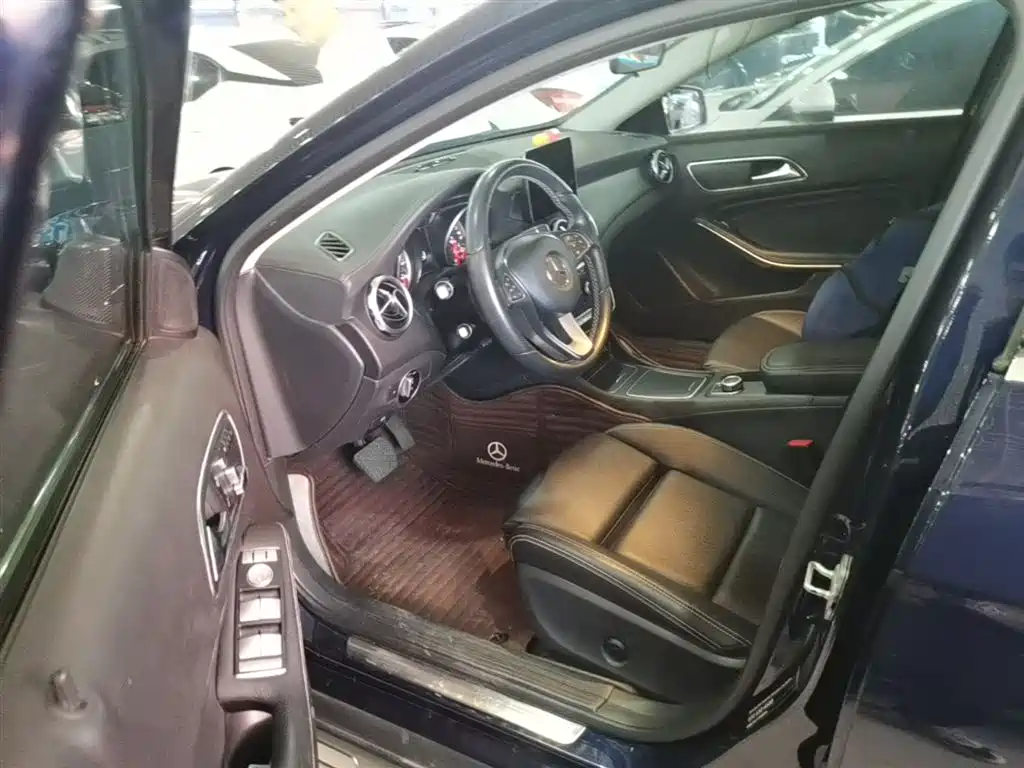 Mercedes-Benz GLA 2017 GLA 200 Dynamic фото 16