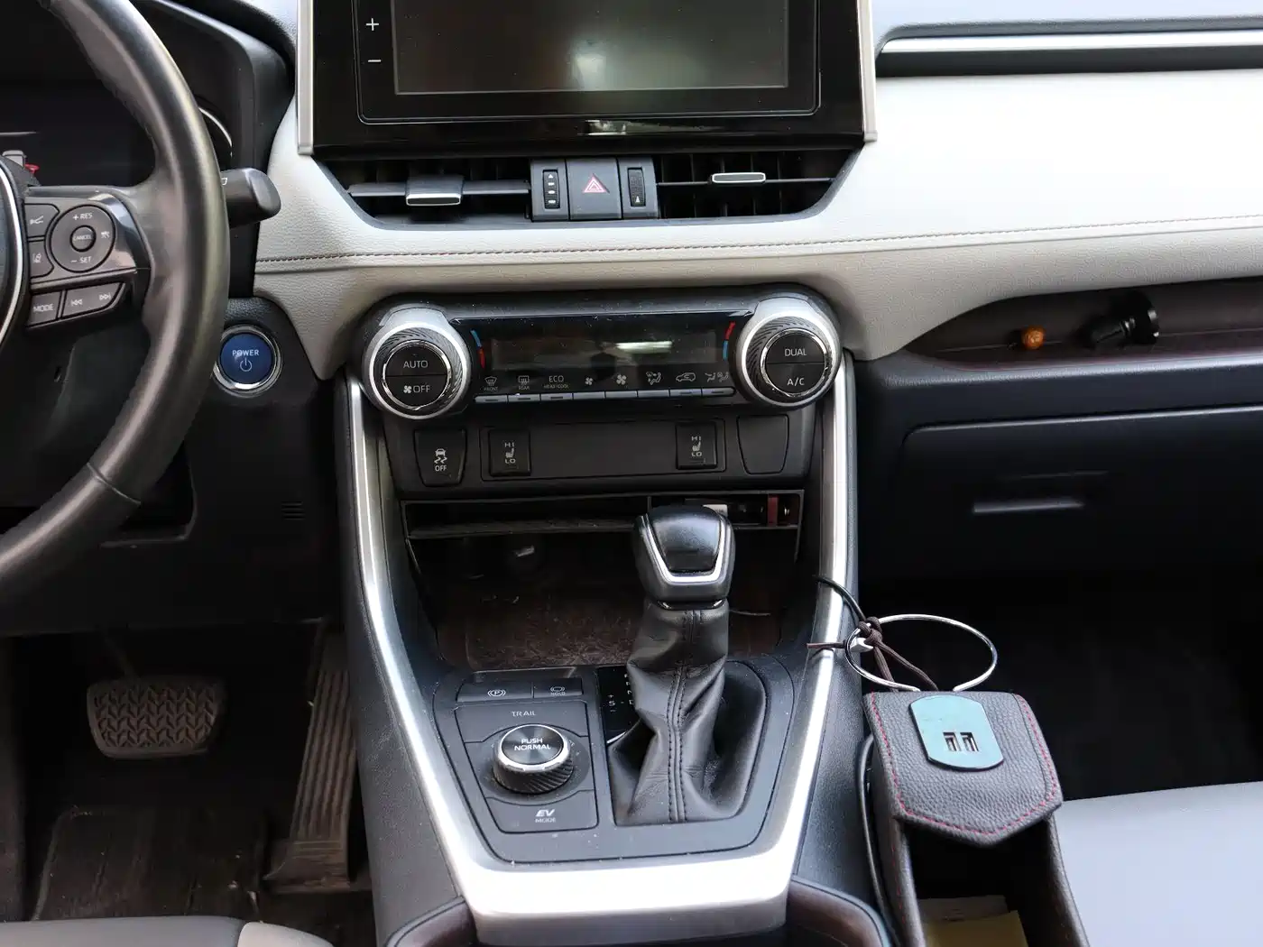 Toyota RAV4 Rongfang 2020 Hybrid 2.5L E-CVT AWD Flagship Edition фото 10