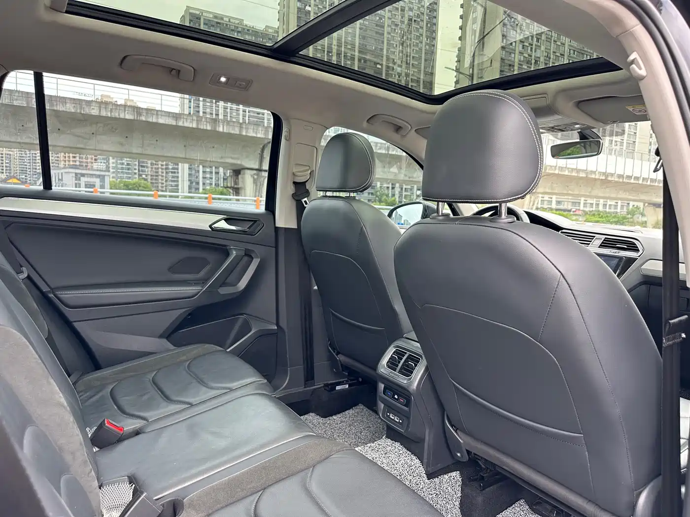 Volkswagen Tiguan L 2020 330TSI Auto 2WD Smart Luxury China VI фото 10