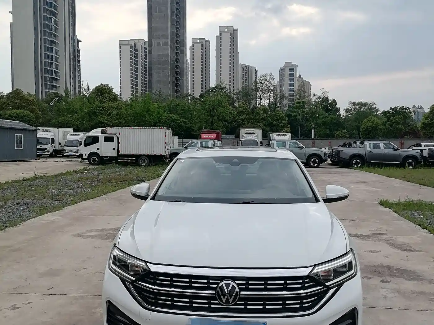 Volkswagen Sagitar 2023 Model Year 200TSI DSG Surpass Edition фото 2